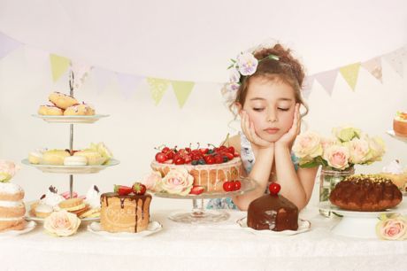 Les parents eux-mêmes "podsazhivayut" enfants pour les bonbons