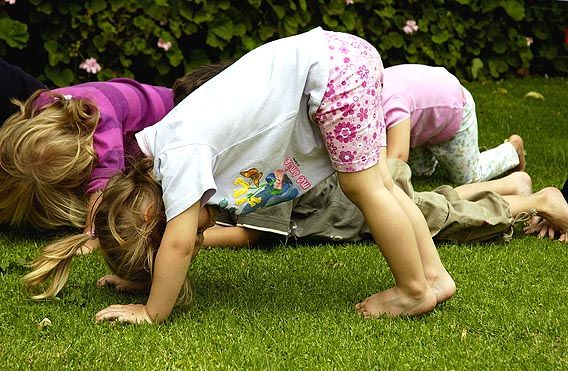 Gymnastique du matin pour les enfants d'âge préscolaire plus jeune 